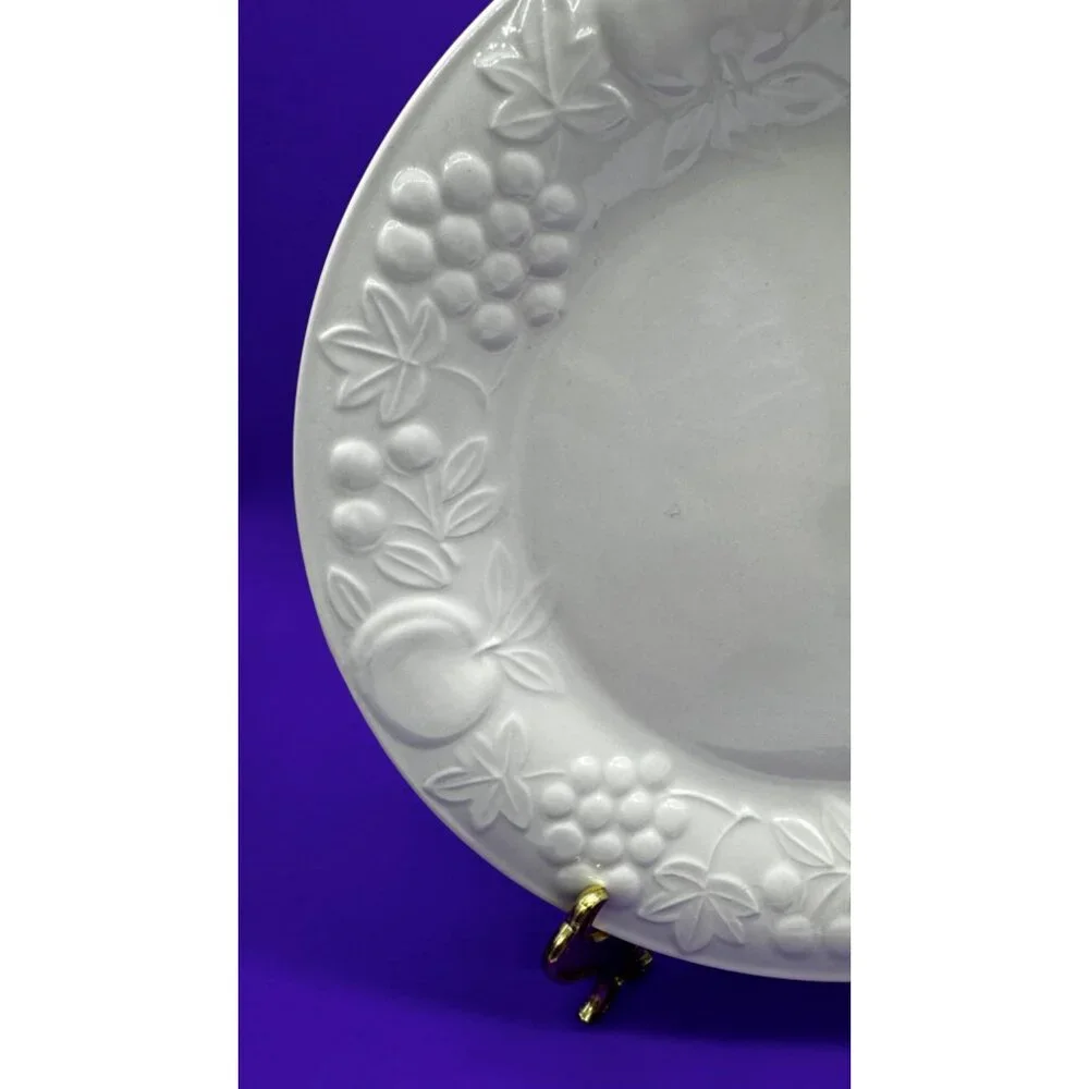 Gibson‎ Designs White Embossed Raised Fruit Chop Plate Serving Platter 12